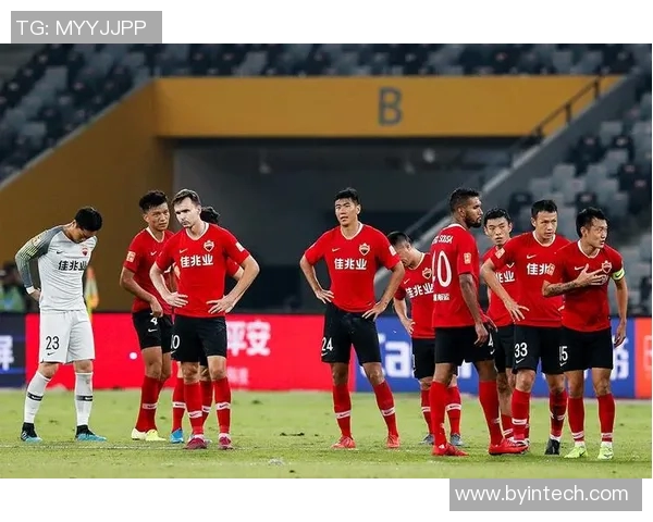 实时新闻深圳足球队盯防战术解析与球队表现的深度剖析